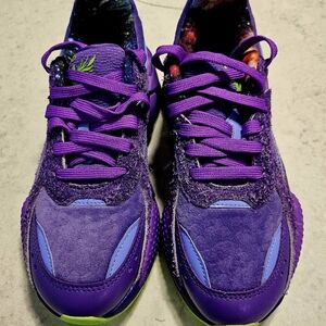 Size 5 1/2 Children puma sneakers